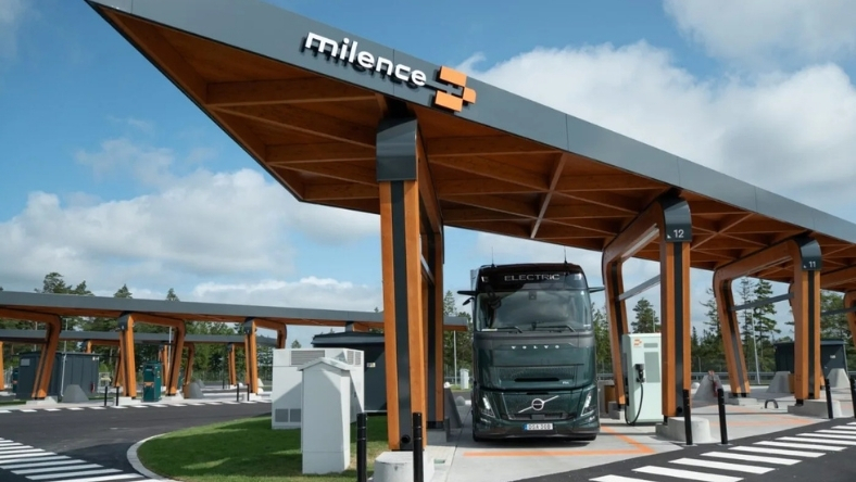 Electric truck charging at Milence high-power hub